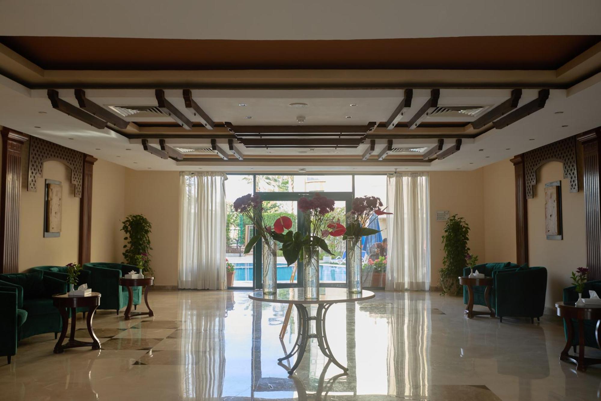 Swiss Inn Plaza Hotel 6th of October City Exterior photo