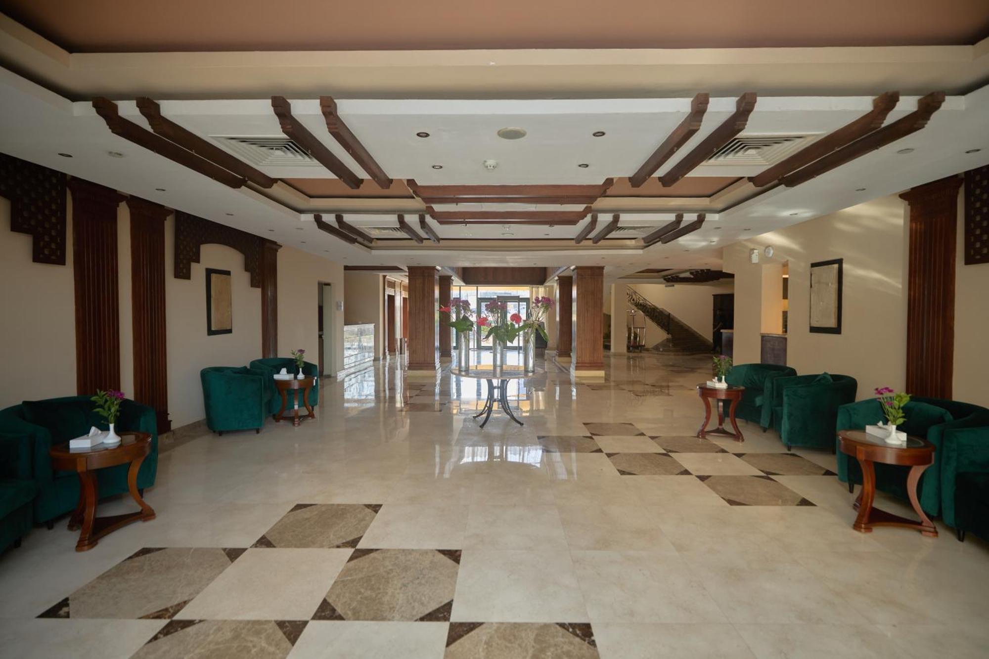 Swiss Inn Plaza Hotel 6th of October City Exterior photo